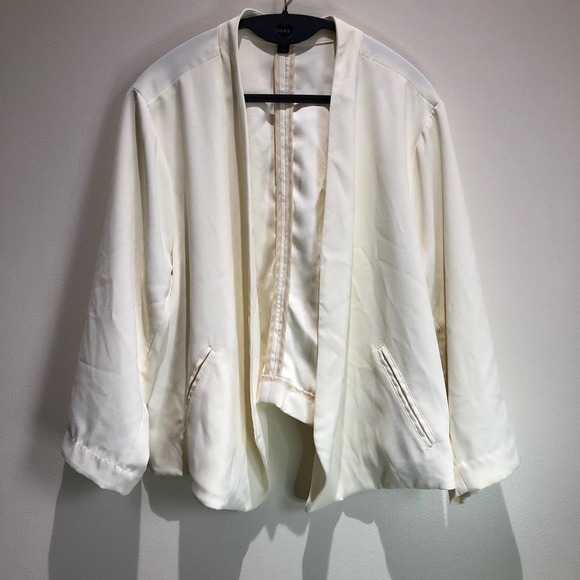 Torrid Blazer 1X Cream Crepe Cutaway Whisper White Open Front Career Pockets - Picture 3 of 16
